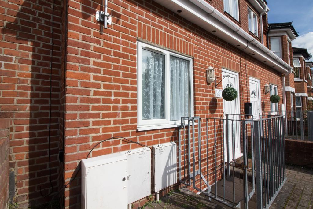 Stayzo Penthouse 1- Premier Apartment Southampton